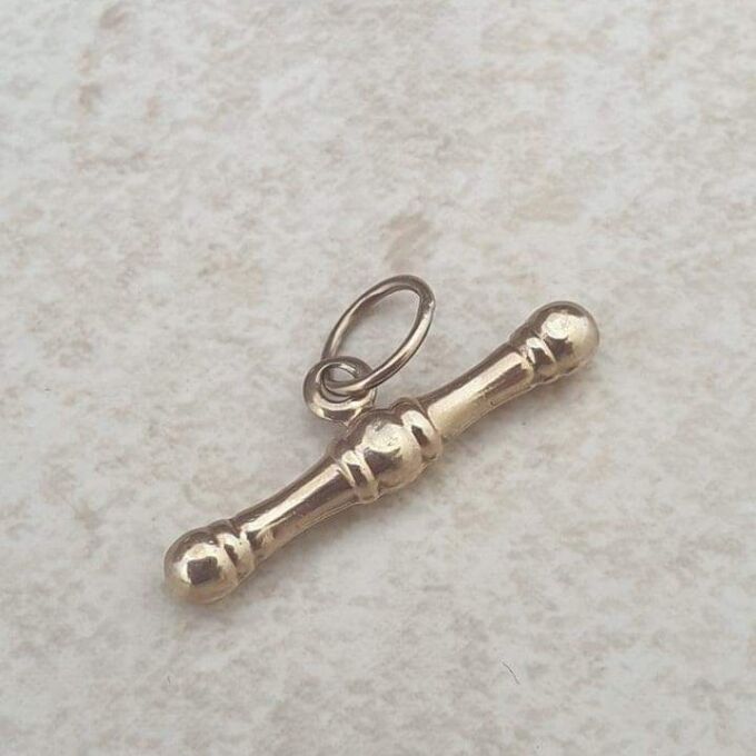 Small T Bar Fob Charm in 9ct Gold.