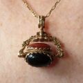 Cabochon Three Stone Spinner Pendant in 9ct Gold