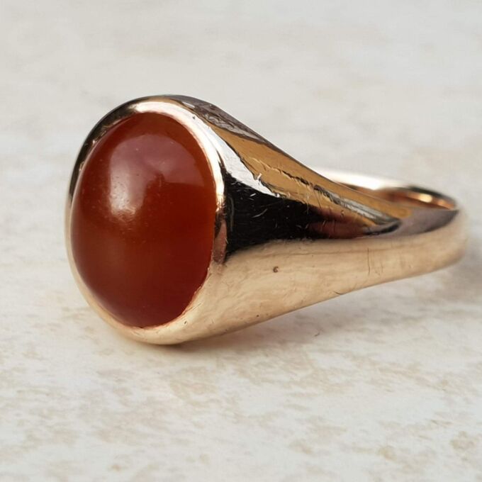 Cabochon Carnelian Signet Ring in 9ct Gold, a UK L 1/2 or a US 6 1/2.