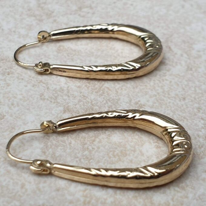 Creole Oval Hoop Earrings in 9ct Gold.