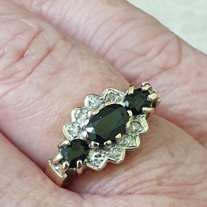 Sapphire and Diamond Ring in 9ct Gold, a UK K or a US 5 1/2