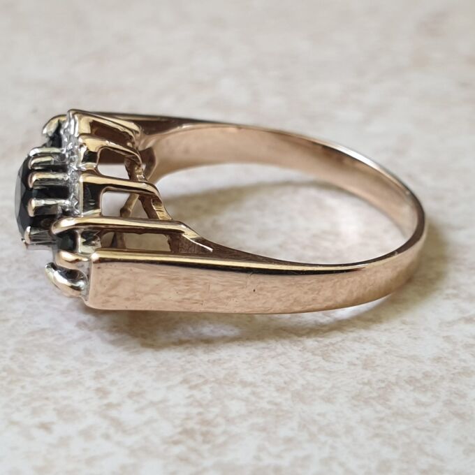 Sapphire and Diamond Ring in 9ct Gold, a UK K or a US 5 1/2