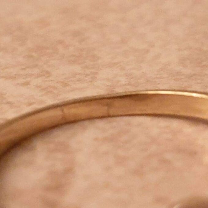 Purple Sapphire and Diamond Ring in 18ct Gold, a UK M 1/2 or a US 6 1/2.