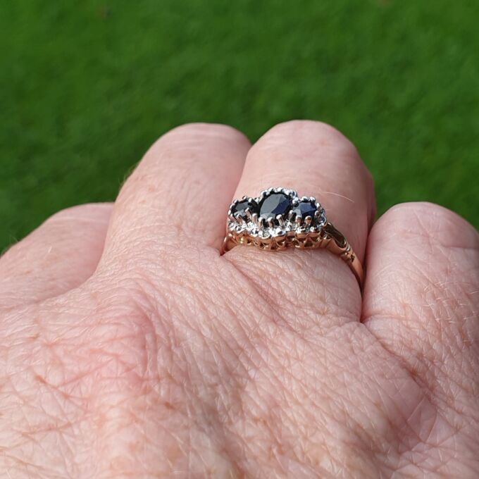 Three Stone Sapphire Ring in 9ct Gold, a UK K or a US 5 1/2
