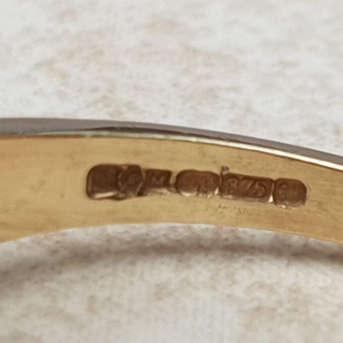 Beautiful Five Stone Aquamarine Ring in 9ct Gold, a UK O or a US 7 1/2.