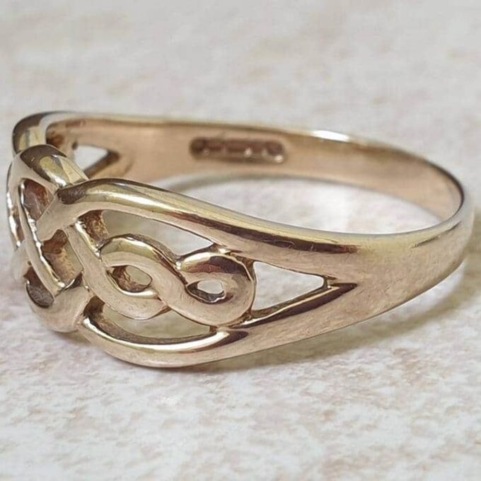 Graduating Celtic Knot Ring in 9ct Gold.