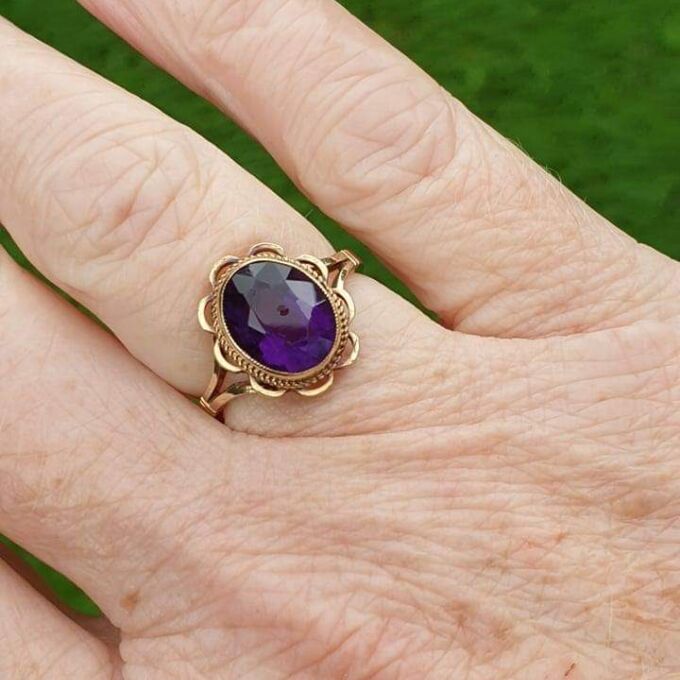 Vibrant Synthetic Amethyst Solitaire 9ct Gold Ring, a UK J or a US 5 1/4.