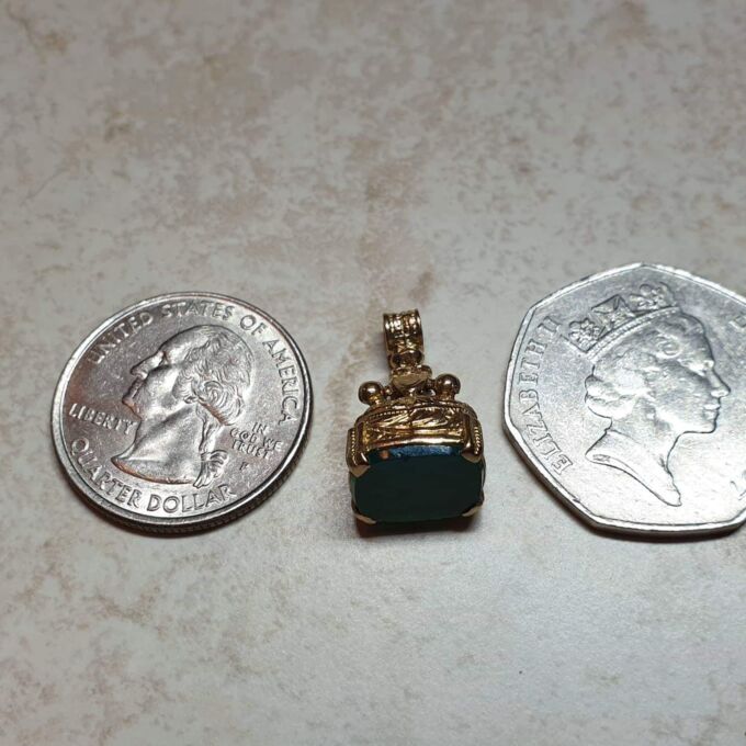 Chrysoprase Fob Pendant in 9ct Gold