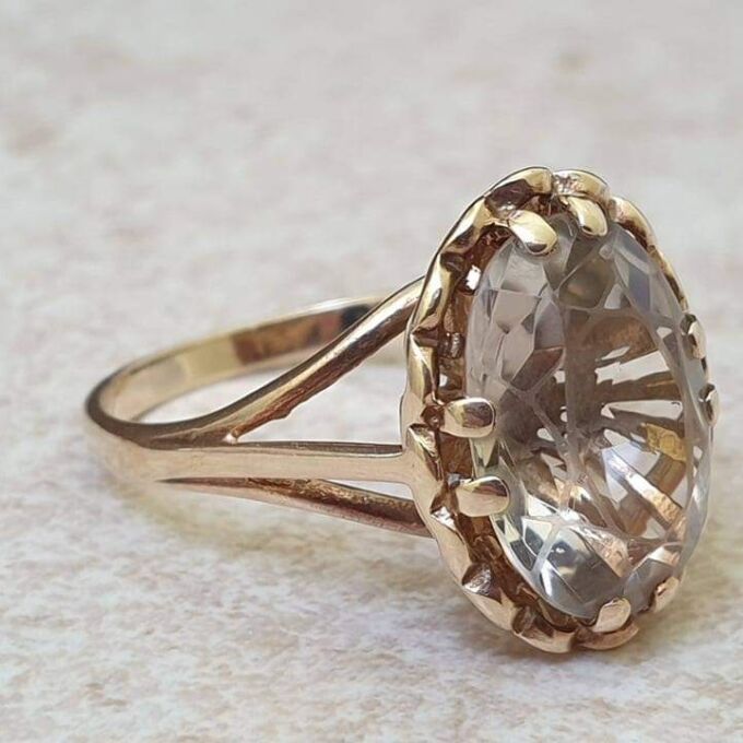 Oval Pale Quartz Ring in 9ct Gold, a UK O or a US 7 1/2