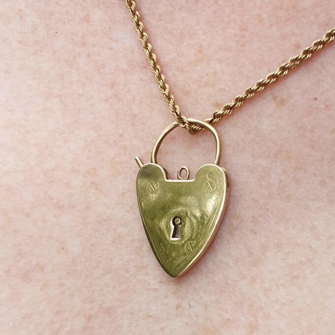 Oversized Heart Padlock in 9ct Gold