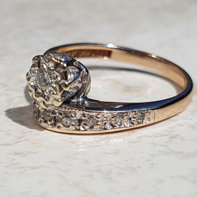 Stunning Diamond Crossover Bypass Ring in 9ct Gold, a UK M 1/2 or a US 6 3/4