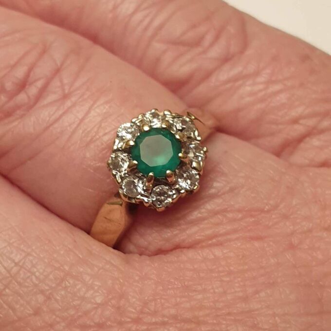 Chrysoprase Dress Ring in 9ct Gold.