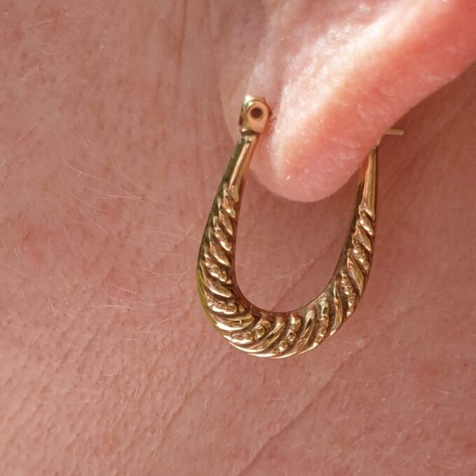 Oval Creole Hoop Earrings in 9ct Gold