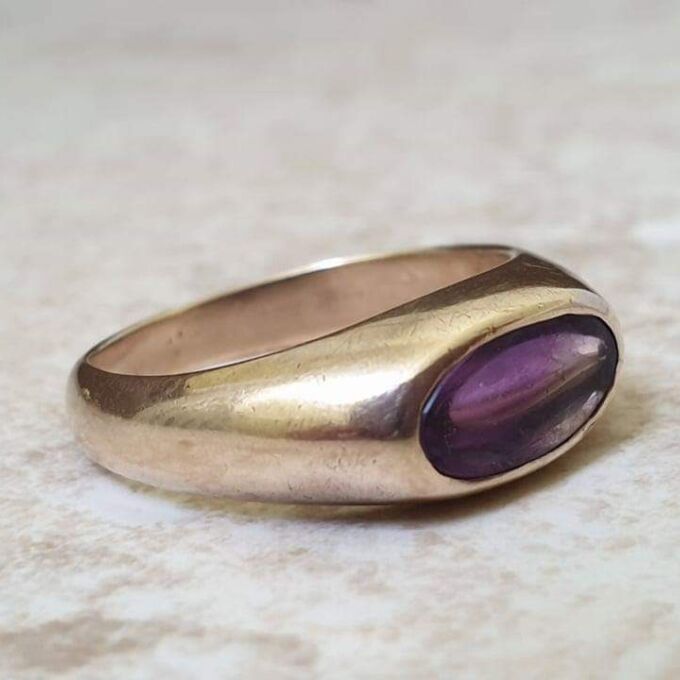 Oval Amethyst Signet Ring in 9ct Gold, a UK H 1/2 or a US 4 1/4