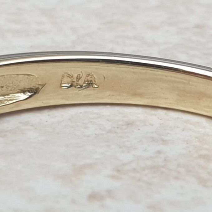 Beautiful Emerald and Diamond Ring in 9ct Gold, a UK M 1/2 or a US 6 3/4.