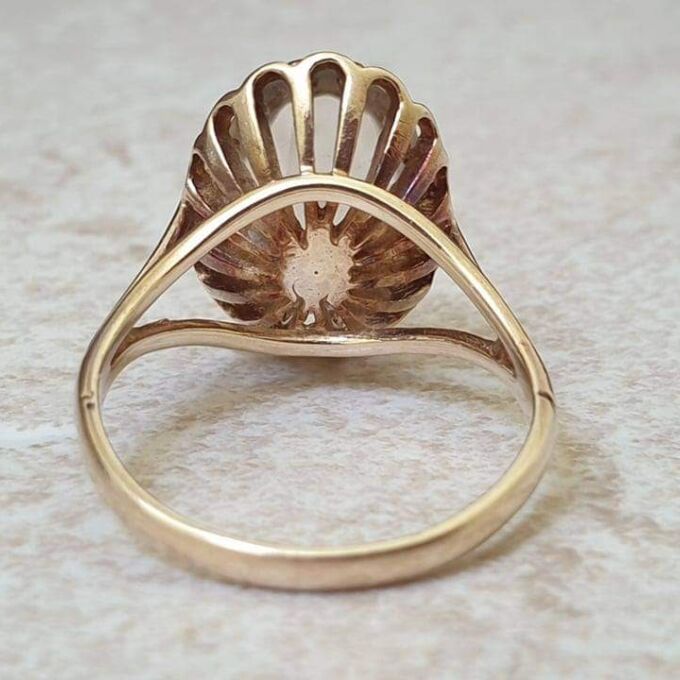 Oval Pale Quartz Ring in 9ct Gold, a UK O or a US 7 1/2