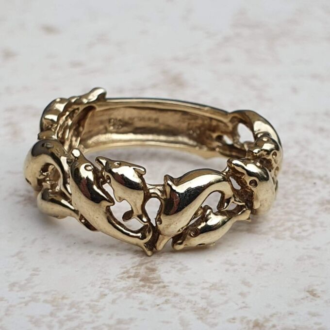 Dolphin Band Ring in 9ct Gold, a UK N 1/2 or a US 7 1/4