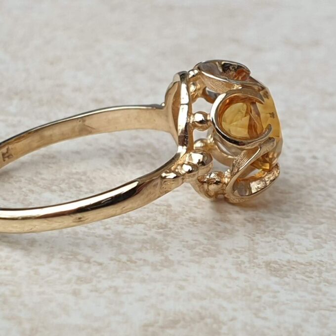Citrine Solitaire Ring in 9ct Gold, a UK O or a US 7 1/2.