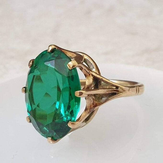 Emerald Green Synthetic Spinel Solitaire in 9ct Gold, a UK I or a US 4 1/2