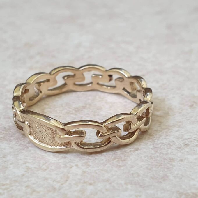 Chain Link Design Ring in 9ct Gold.