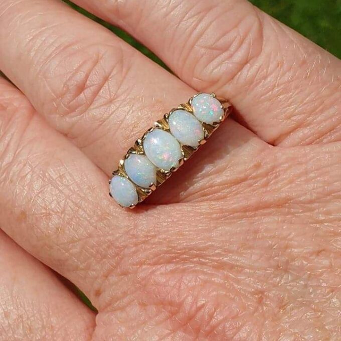 Graduating Five Stone Opal Ring in 9ct Gold, a UK O or a US 7 1/4