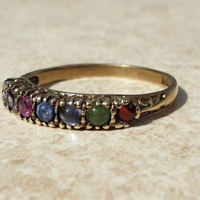 Multi Stone DARLING Acrostic Ring in 9ct Gold, a UK N 1/2 or a US 7 1/4