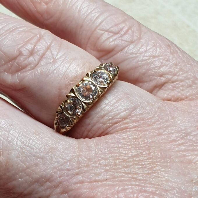 Graduating Paste Five Stone Ring in 9ct Gold,  a UK I 1/2 or a US 4 3/4.
