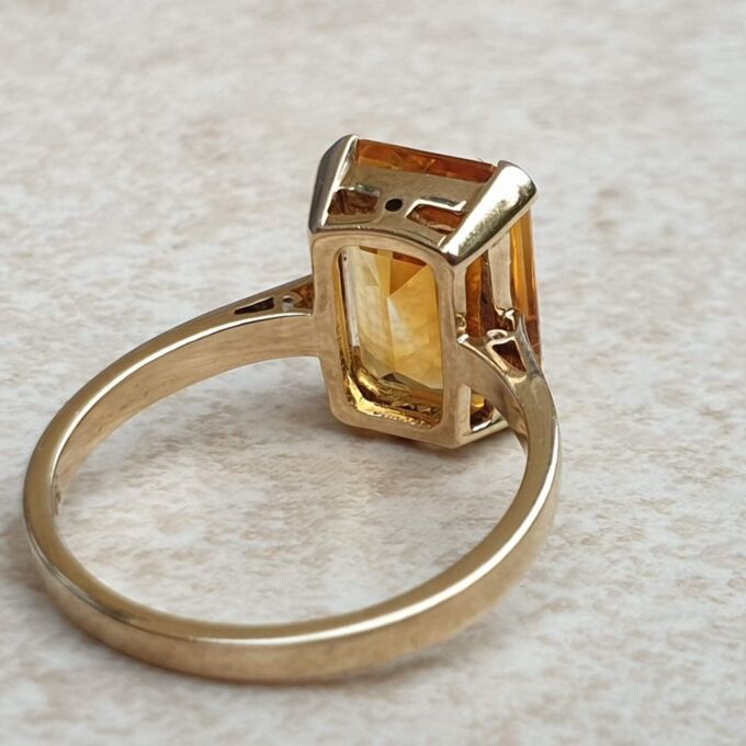 Vibrant Citrine Solitaire Ring in 9ct Gold, a UK L or a US 6.