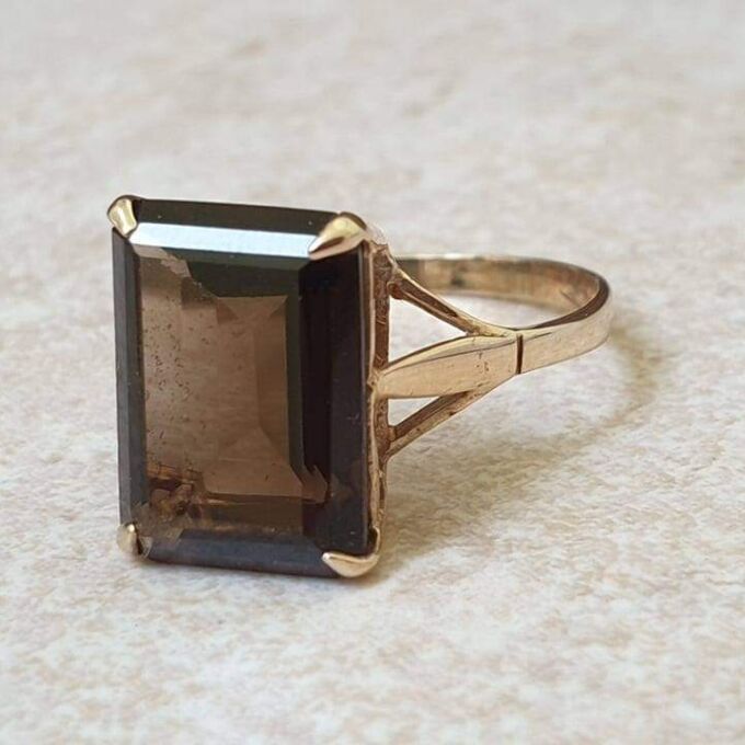 Smoky Quartz Ring in 9ct Gold.