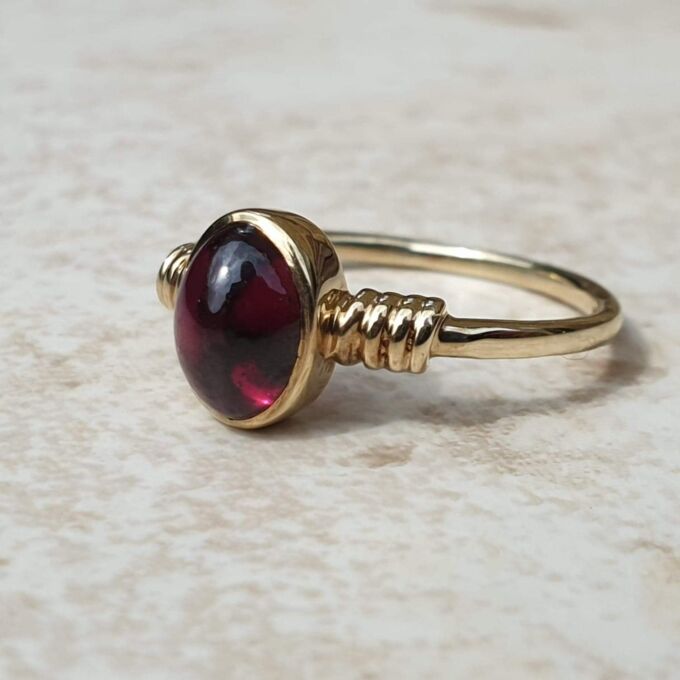 Garnet Cabochon Solitaire Ring in 9ct Gold, a UK H 1/2 or a US 4 1/4