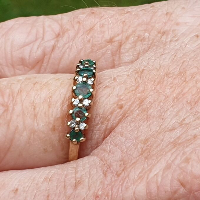 Emerald and Diamond Ring in 9ct Gold, a UK L or a US 6.