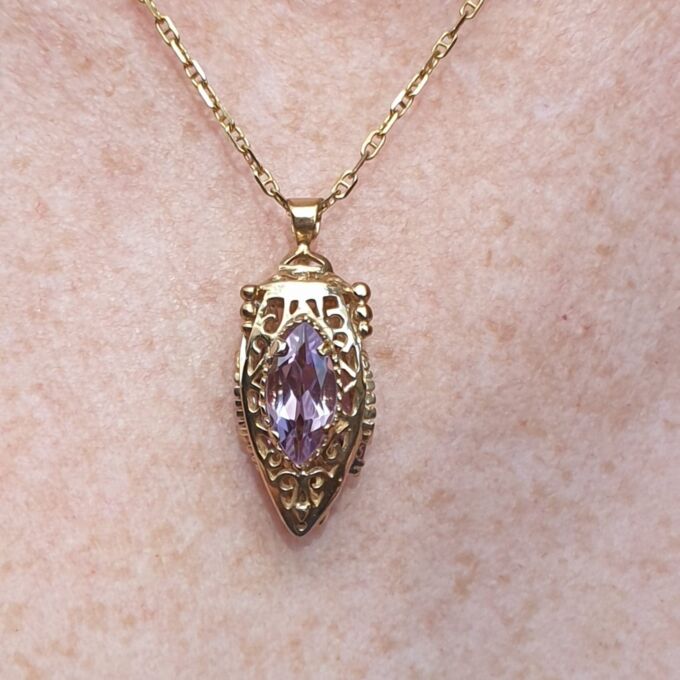 Luscious Lantern Pendant with Amethyst in 9ct Gold