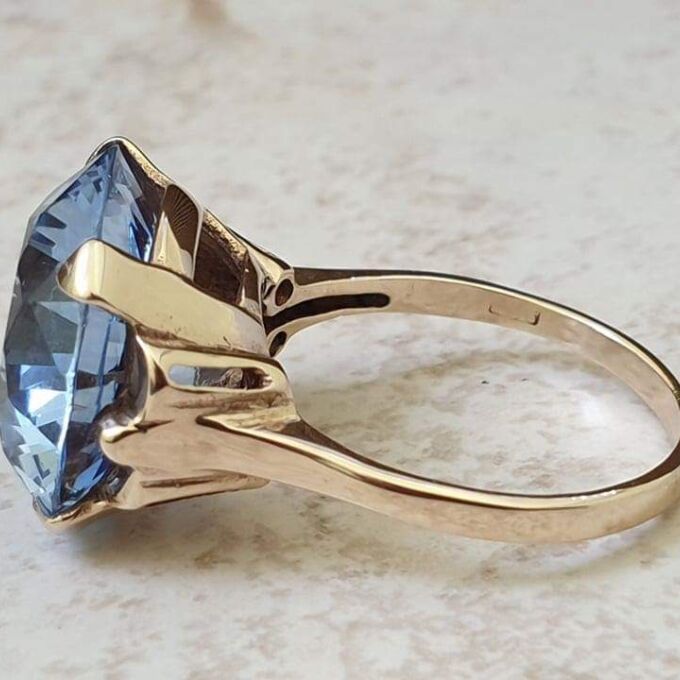 Huge Synthetic Spinel Ring in 9ct Gold.