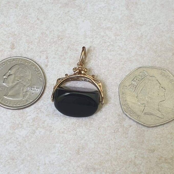 Onyx Spinner Fob Pendant in 9ct Gold.