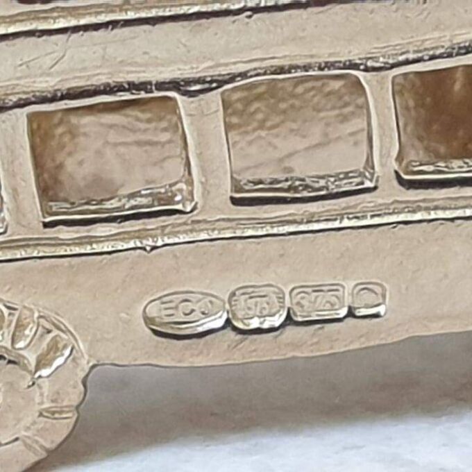 Double Decker Bus Pendant in 9ct Gold.