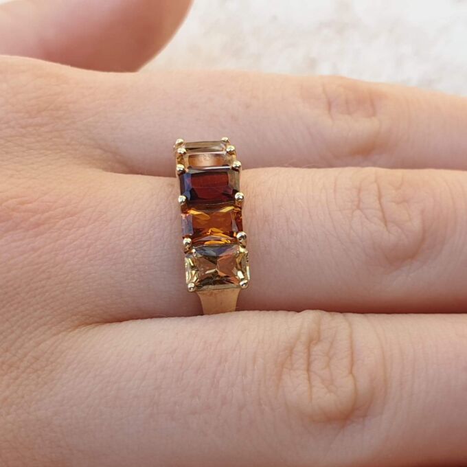 Garnet and Citrine Five Stone Ring in 9ct Gold,  a UK P 1/2 or a US 8 1/4.