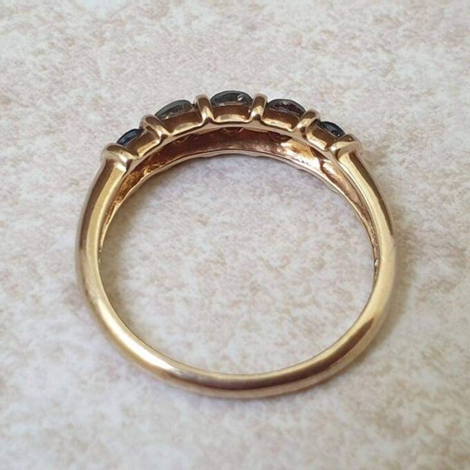 Synthetic Alexandrite and Sapphire Ring in 9ct Gold, a UK M 1/2 or a US 6 3/4