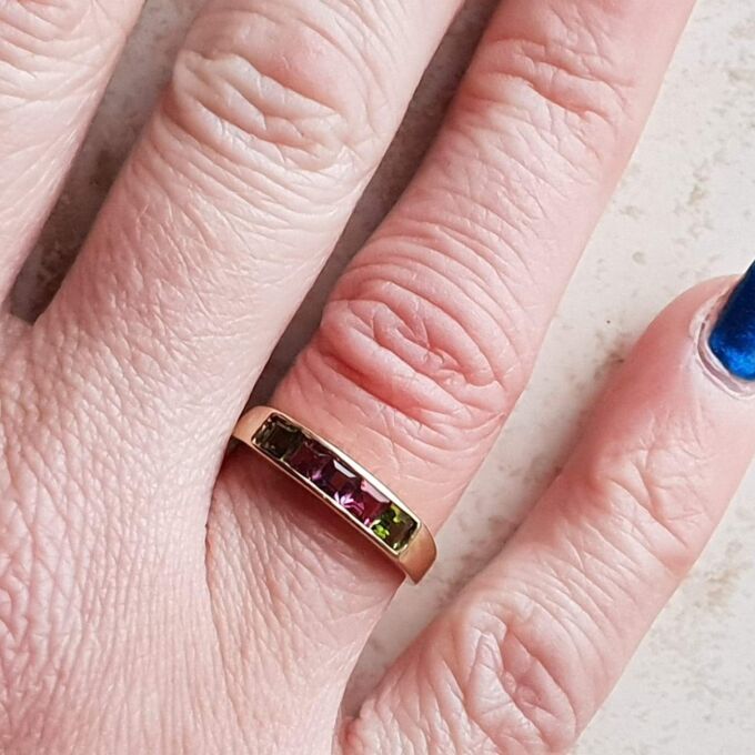 Multi Colour Tourmaline and Amethyst Ring in 9ct Gold, a UK N 1/2 or a US 7 1/4.