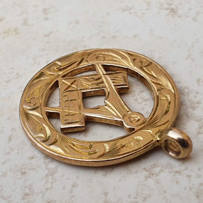 Square and Compass Masonic Pendant Fob in 9ct Gold - Gems Afire ...