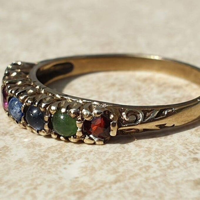 Multi Stone DARLING Acrostic Ring in 9ct Gold, a UK N 1/2 or a US 7 1/4