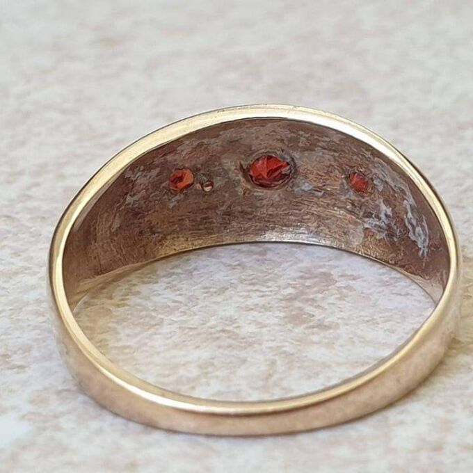 Three Stone Garnet Gypsy Ring in 9ct Gold, a UK L or a US 5 3/4