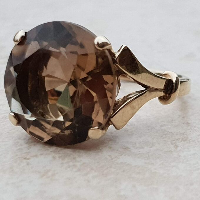 Large Citrine Solitaire Ring in 9ct Gold, a UK almost M 1/2 or a US 6 3/4.