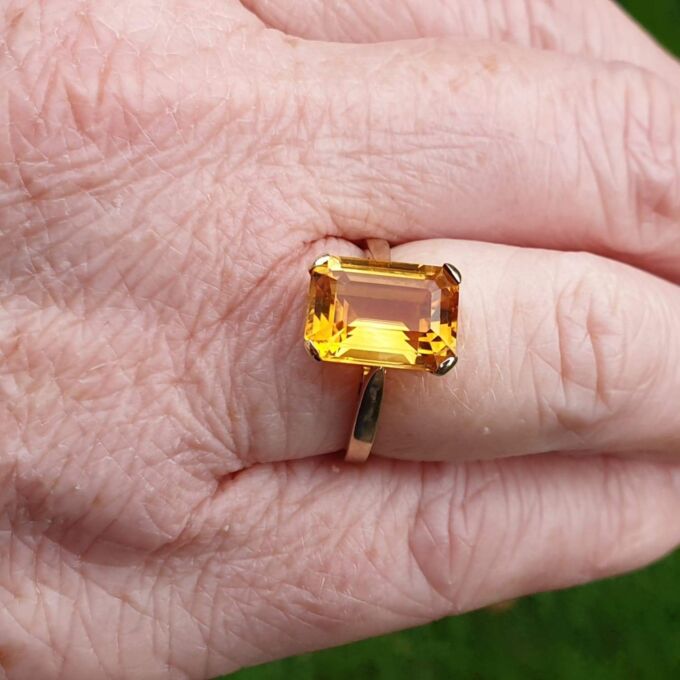 Vibrant Citrine Solitaire Ring in 9ct Gold, a UK L or a US 6.