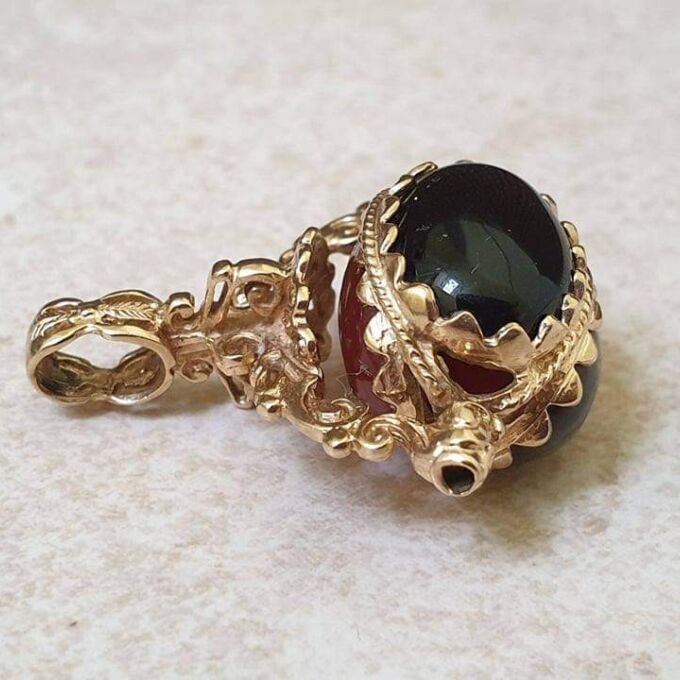 Three Stone Spinner Fob Pendant in 9ct Gold