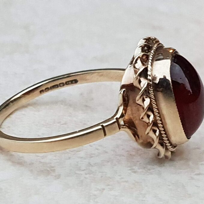 Garnet Cabochon Ring in 9ct Gold, a UK M – M 1/2 or a US 6 1/2.