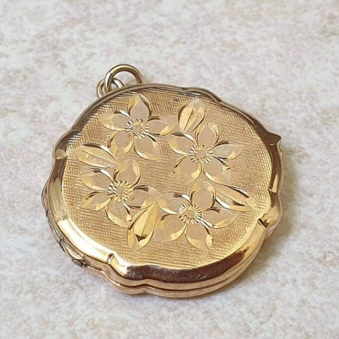 Ornate Flower Locket in 9ct Gold