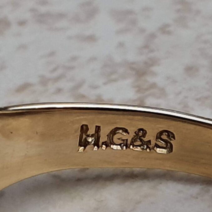 Oval Part Engraved Signet Ring in 9ct gold, a UK K 1/2 or a US 5 3/4