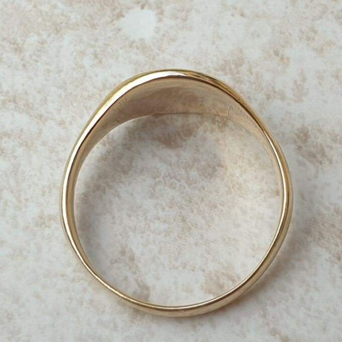 Classic Plain Signet Ring in 9ct Gold, a UK S or a a US 9 1/4