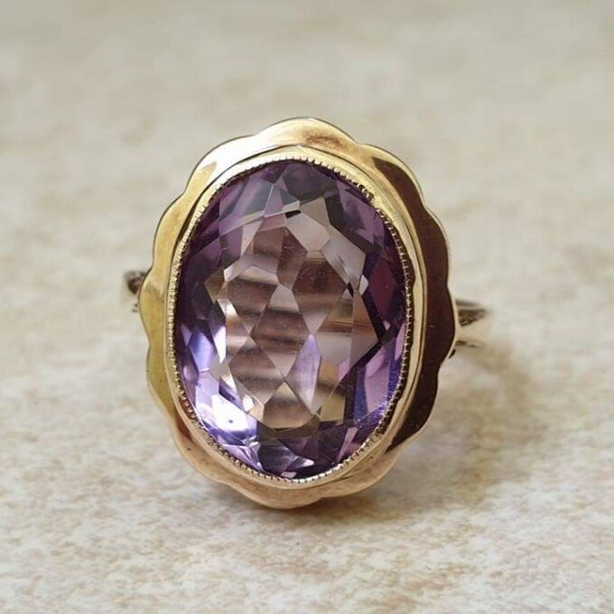 Amethyst Solitaire Frame Ring in 9ct Gold, a UK K or a US 5 3/4