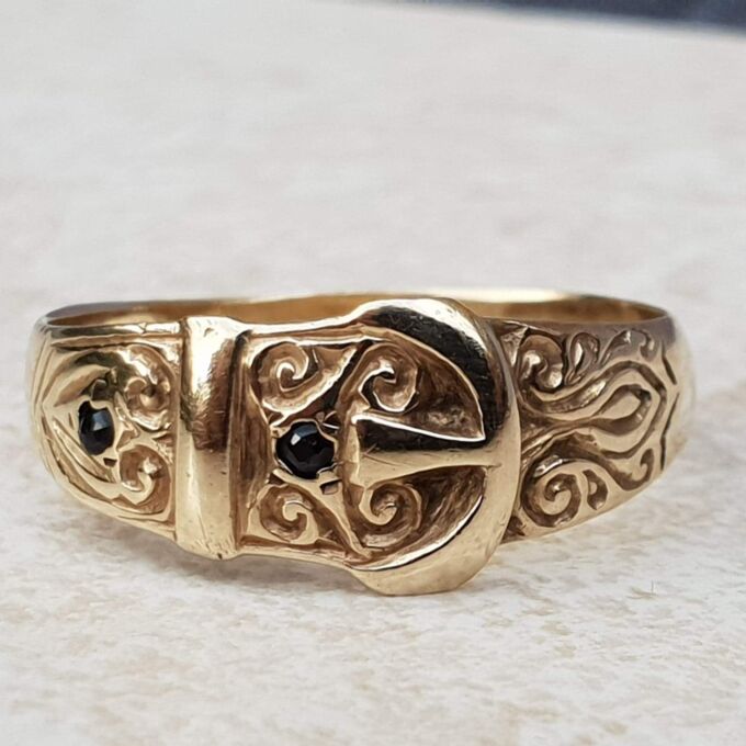 Bold Vintage Buckle Ring in 9ct Gold, a UK Q 1/2 or a US 8 3/4.